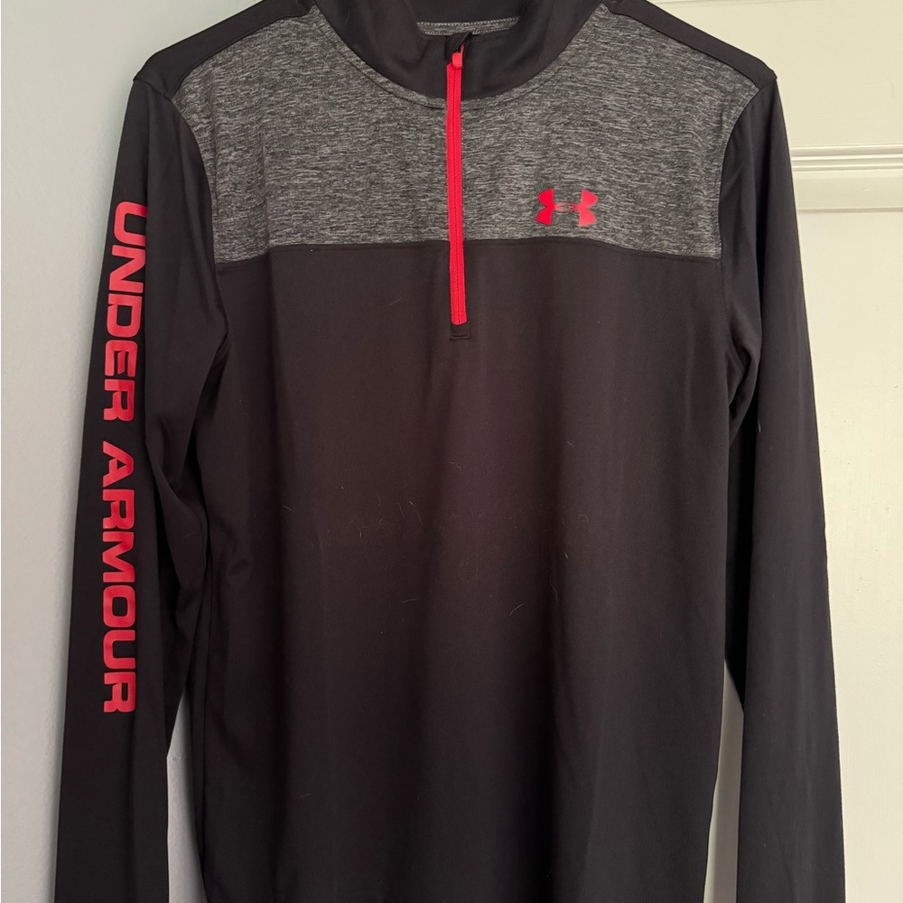 EUC Under Armour Black HeatGear Shirt